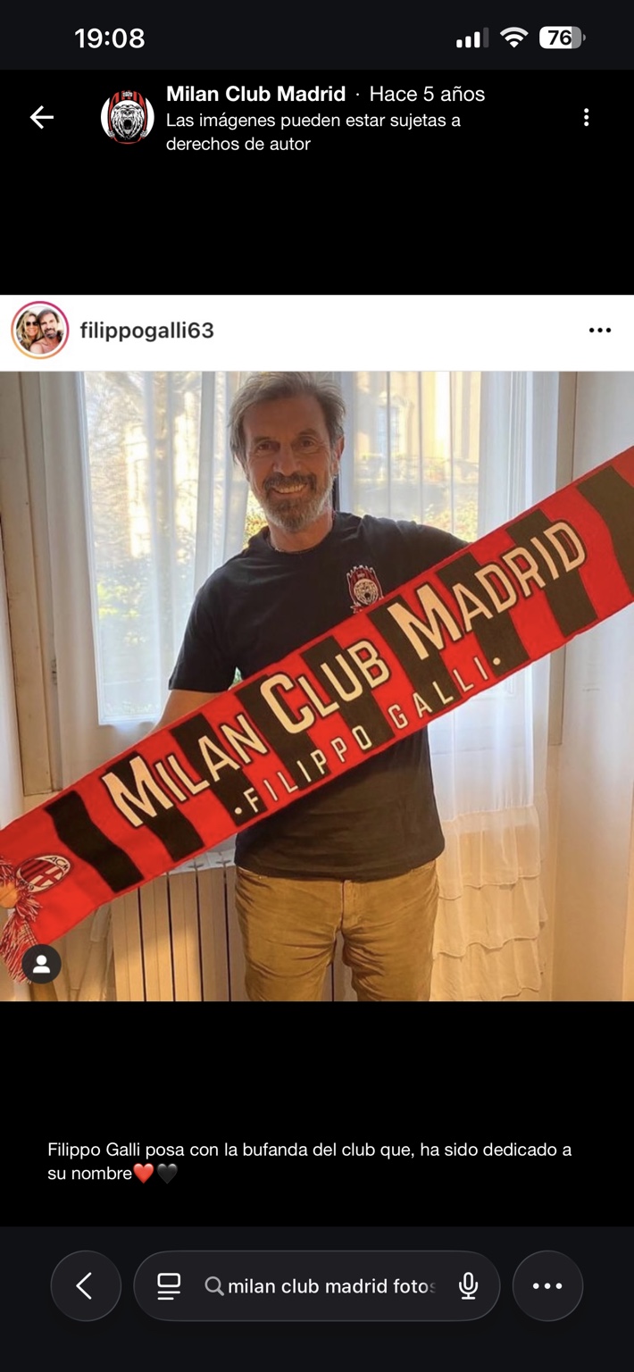 Filippo Galli posa con la bufanda del club que, ha sido dedicado a su nombre❤️🖤